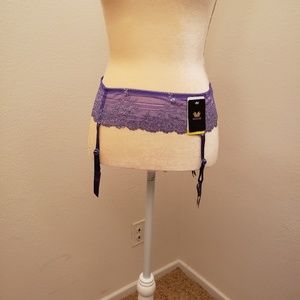NWT Wacoal Embrace Lace Garter M/L
